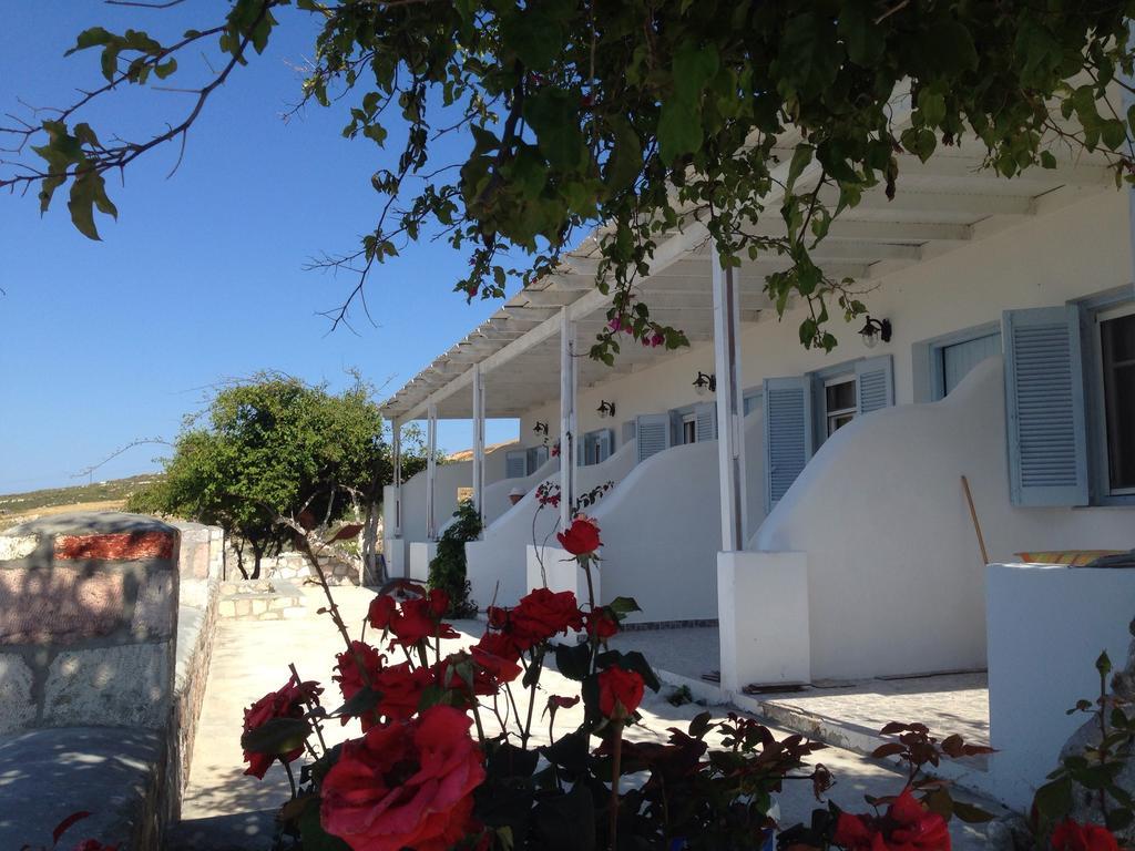 Κalamitsi Rooms & Apartments Đảo Đảo Kimolos Ngoại thất bức ảnh
