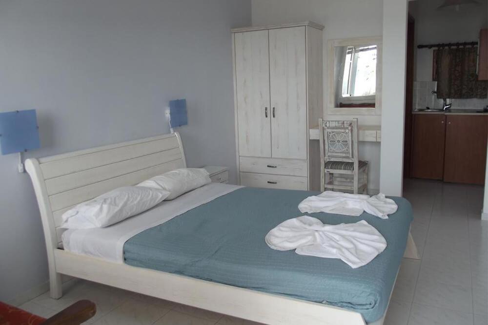 Κalamitsi Rooms & Apartments Đảo Đảo Kimolos Ngoại thất bức ảnh