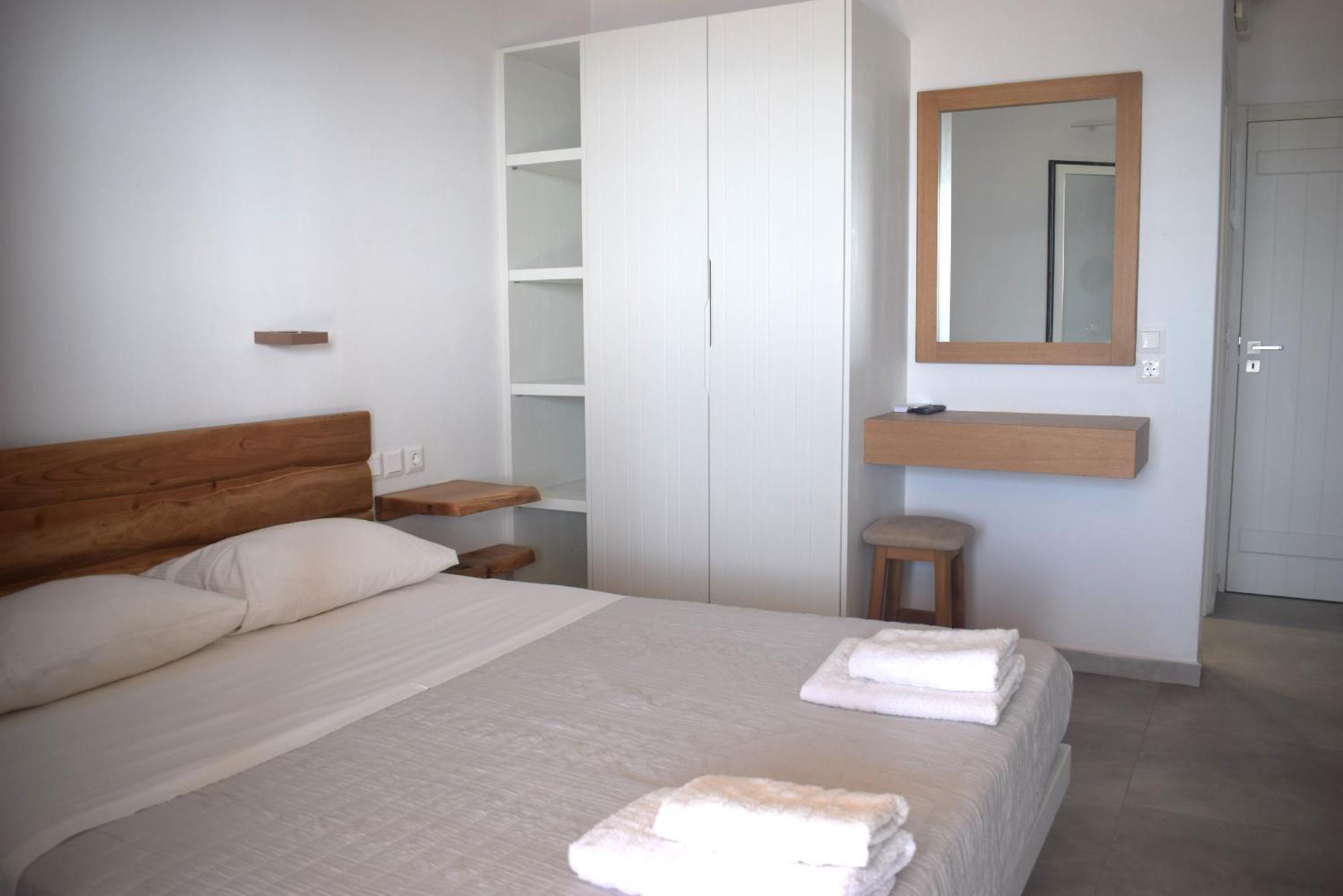 Κalamitsi Rooms & Apartments Đảo Đảo Kimolos Ngoại thất bức ảnh