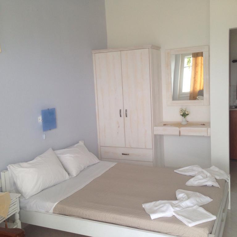 Κalamitsi Rooms & Apartments Đảo Đảo Kimolos Ngoại thất bức ảnh