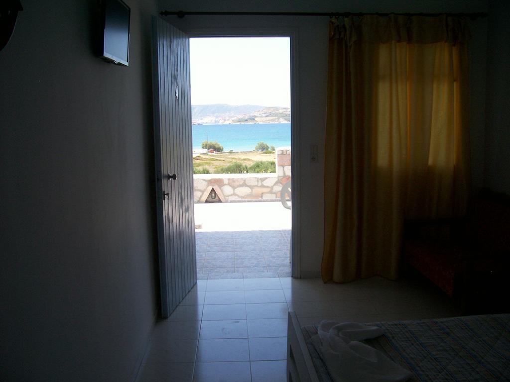 Κalamitsi Rooms & Apartments Đảo Đảo Kimolos Ngoại thất bức ảnh