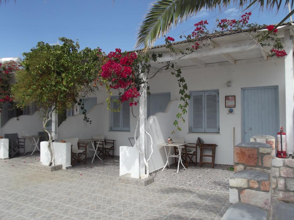Κalamitsi Rooms & Apartments Đảo Đảo Kimolos Ngoại thất bức ảnh