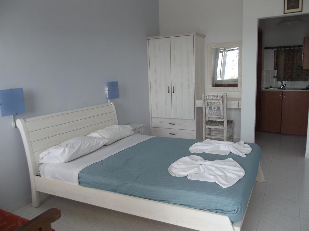 Κalamitsi Rooms & Apartments Đảo Đảo Kimolos Ngoại thất bức ảnh